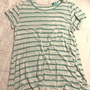 White and blue striped tunic length top